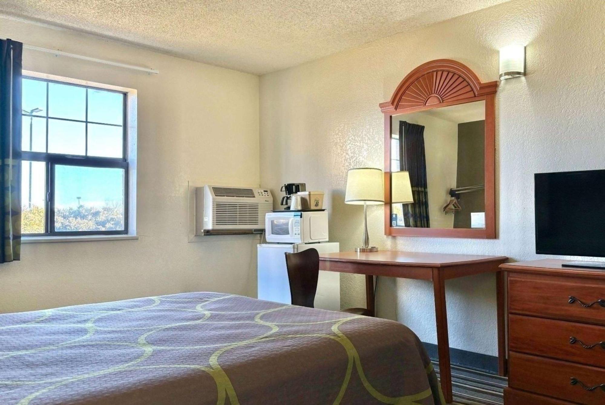 Super 8 By Wyndham Colorado Springs/Afa Area Hotel Exterior foto